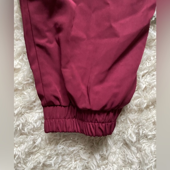 Maroon pants with ruffles - Picture 3 of 6